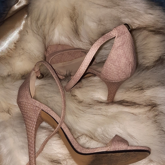 M by Michael Antonio Nude Snakeskin Pattern Heels - Picture 5 of 5